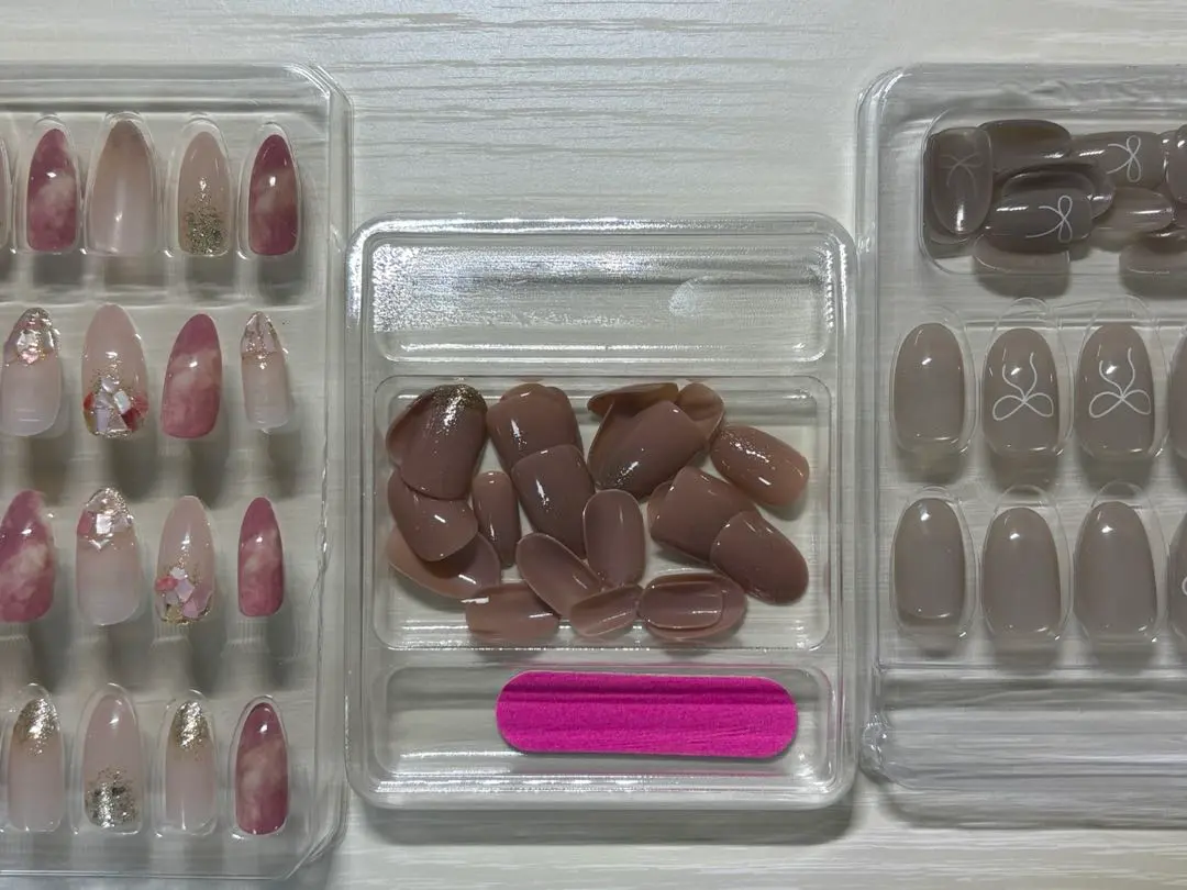 Thumbnail of Nail tips (3 items)