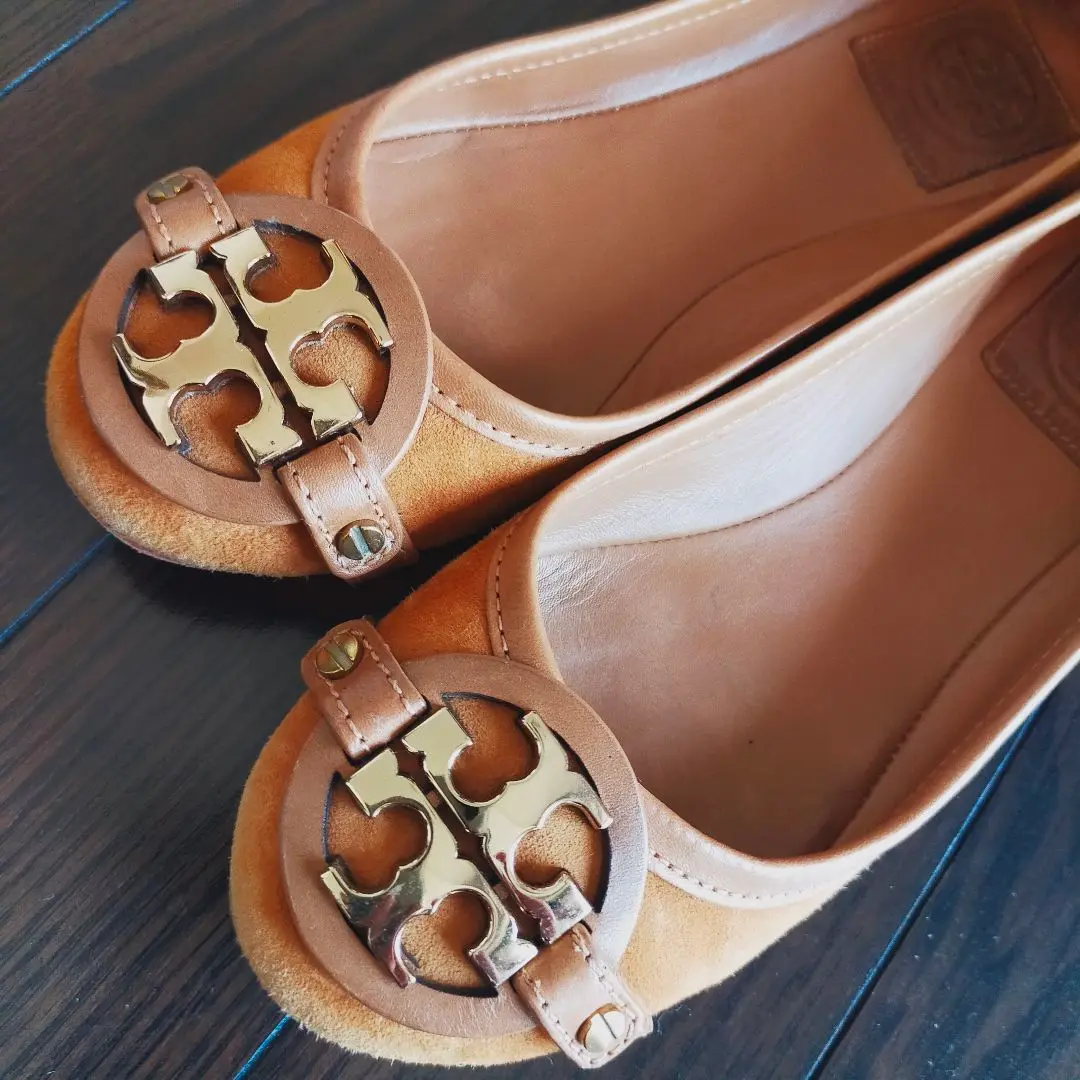 2025年最新】Tory Burch カラー：ベージュ系 フラットシューズ