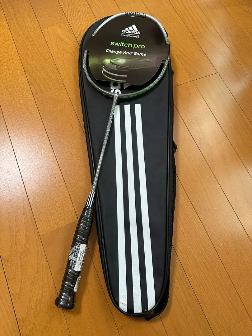 カーボンファイバー バドミントンラケット　adidas アディパワープロ adidas/アディダス】中級～上級プレーヤー向け[バドミントン