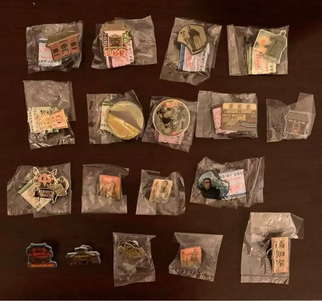 Thumbnail of Regional Pins Pin Badges 18 Piece Set Pin Badges