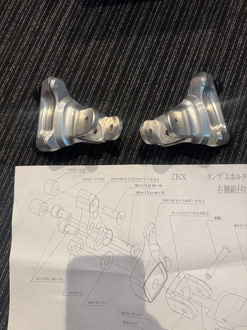 A15 極上美品 ZRX1200 ダエグ 純正 タンデムステップ 左右セット A15 極上美品 ZRX1200 ダエグ 純正 タンデムステップ 左右セット