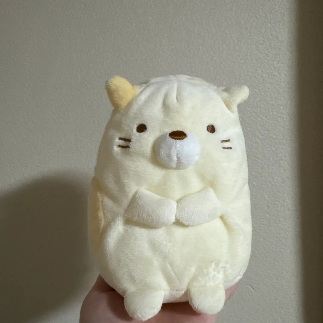 Thumbnail of Cream-colored cat plushie
