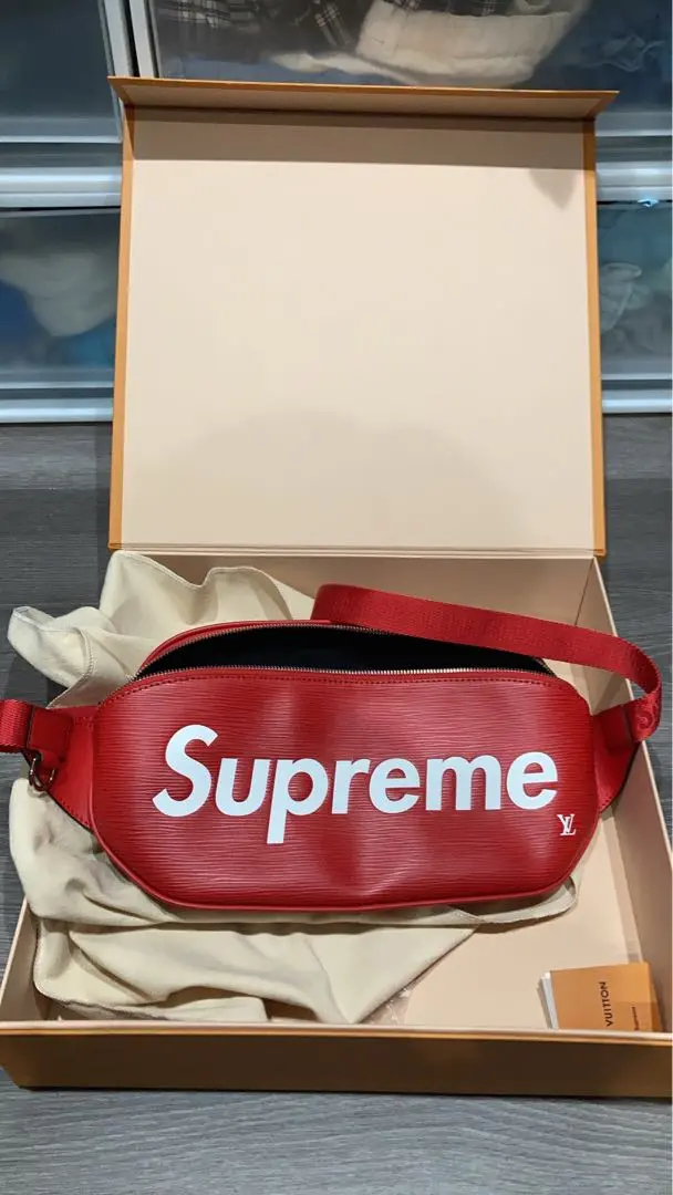 新品未使用　Louis Vuitton Supreme　バムバック LOUIS VUITTON × Supreme ルイヴィトン × シュプリーム ボディ
