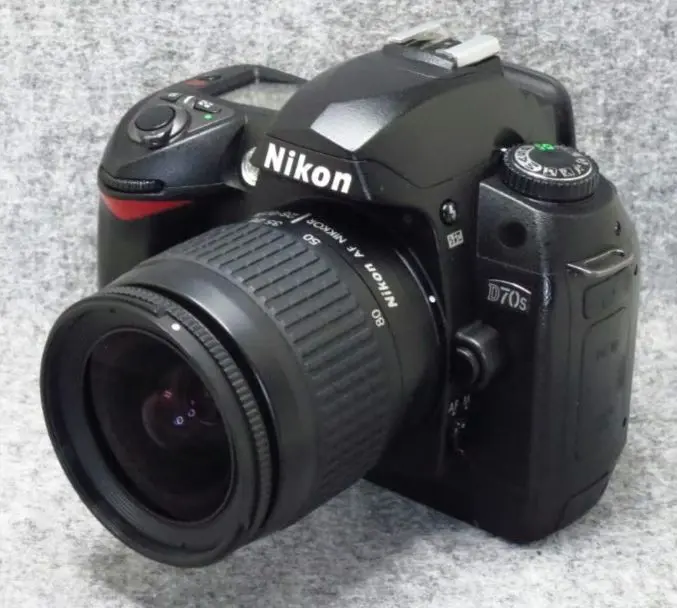 Amazon | Nikon D70 デジタル一眼レフカメラ レンズキット [AF-S