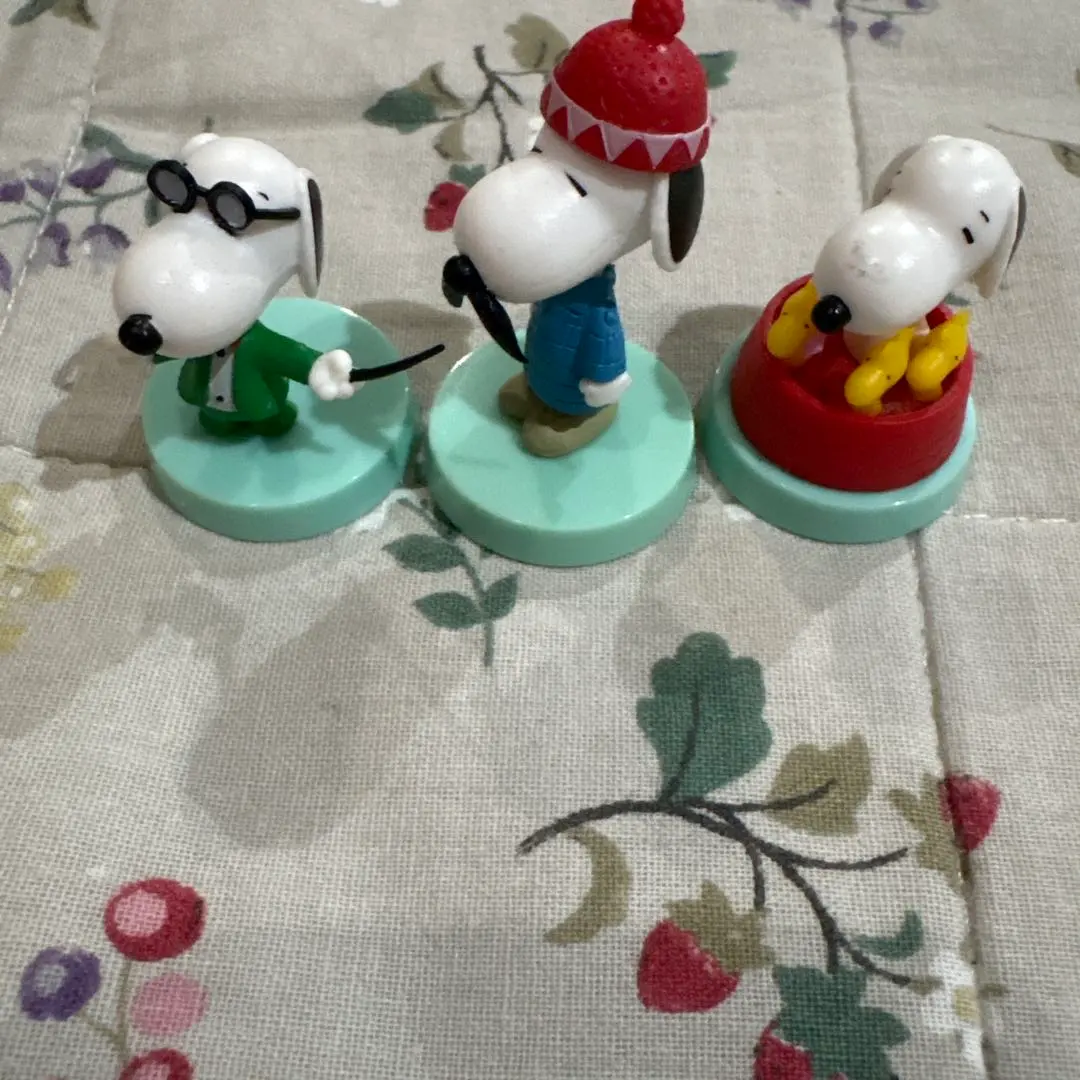 Thumbnail of Snoopy figure 3-piece set - Choco Egg Bonus