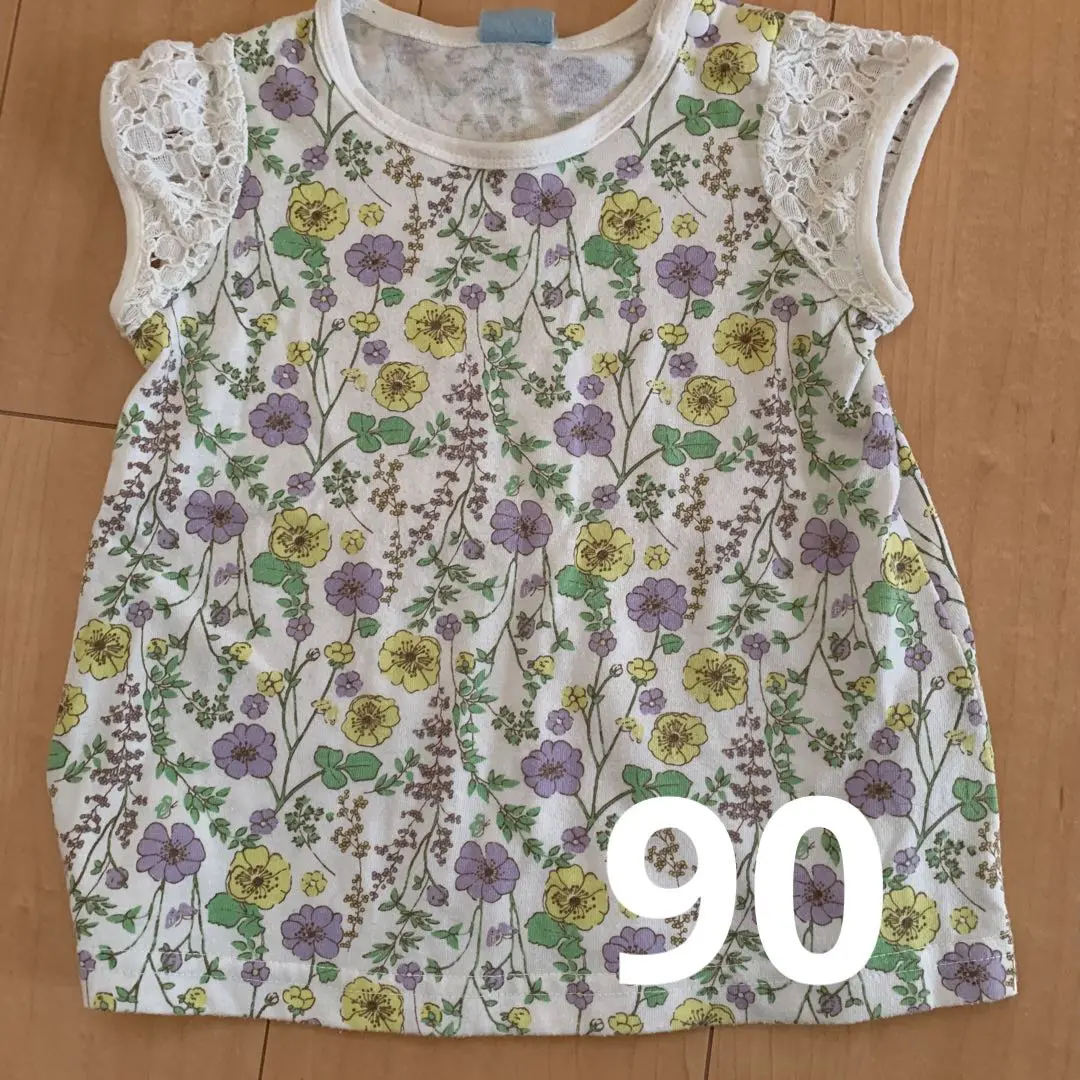 Thumbnail of Size 90, girl's top, floral pattern