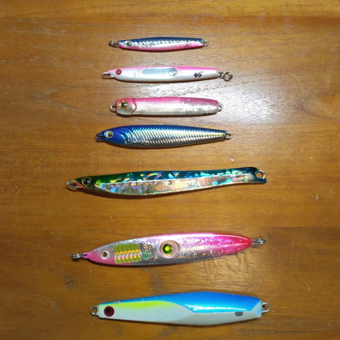 Thumbnail of 7 metal jigs