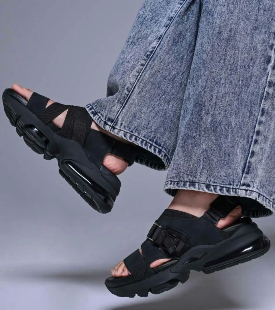 ADRER 厚底ブラックサンダル バックル付き m90373290245_1.jpg?1750693544