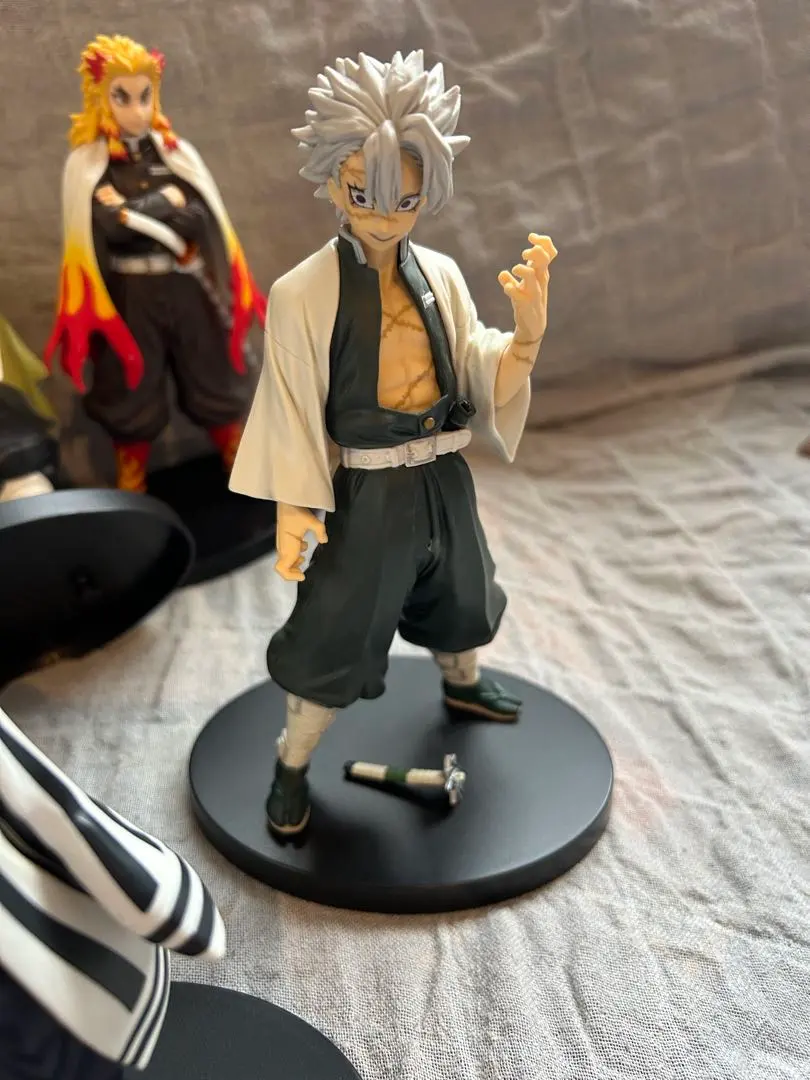 鬼滅之刃 公仔 白色羽織與黑色褲子 的縮圖