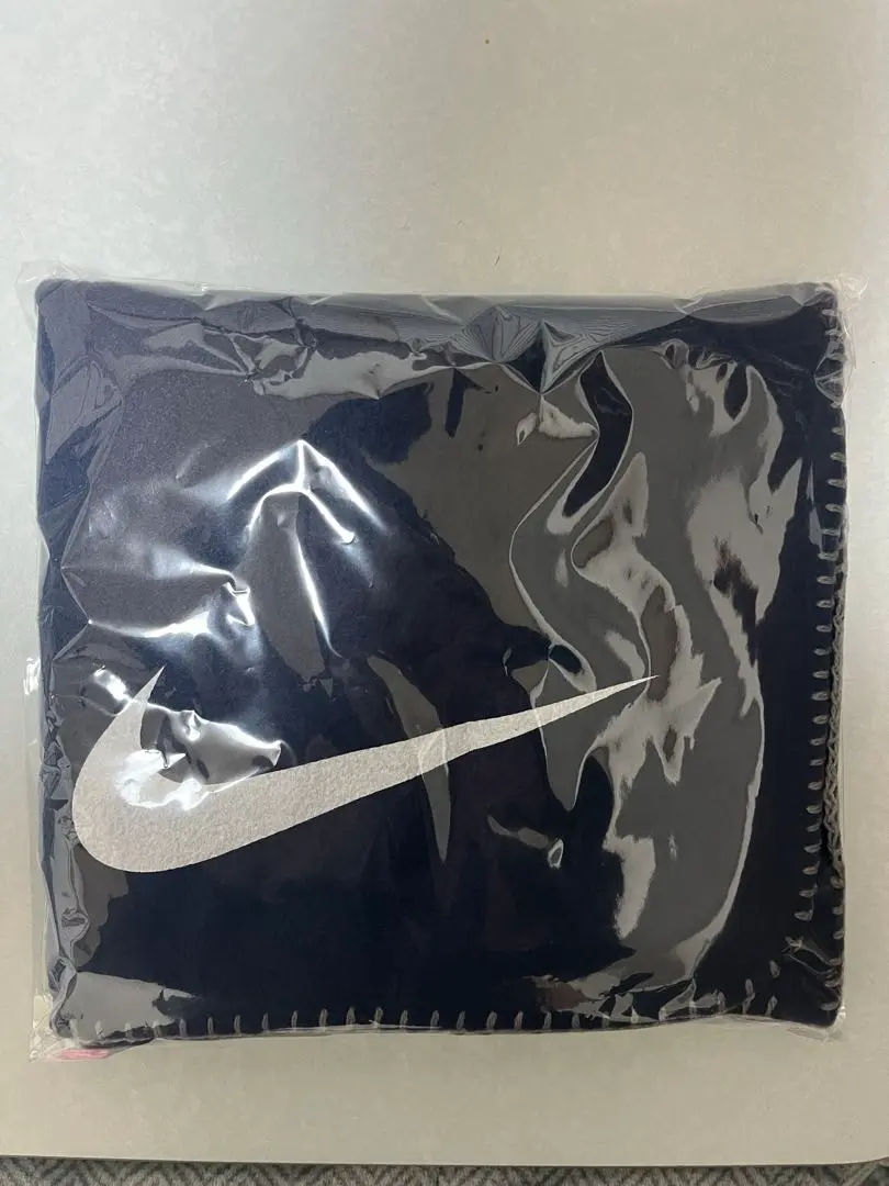 廃盤　新品未開封　Nike フェイクファー　ブランケット　水色　毛布　膝掛け NIKE（毛布）のフリマアイテム一覧