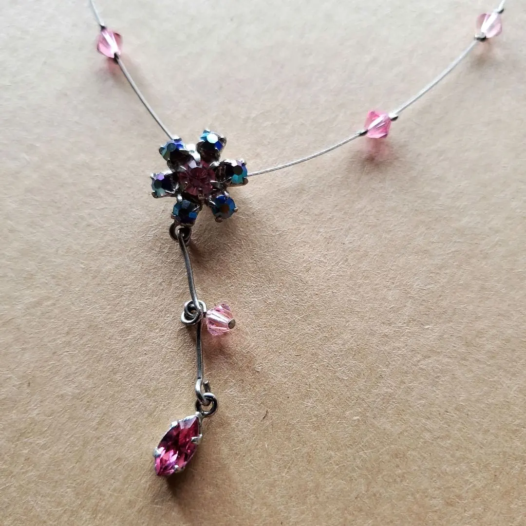 Thumbnail of Wire necklace with flower motif