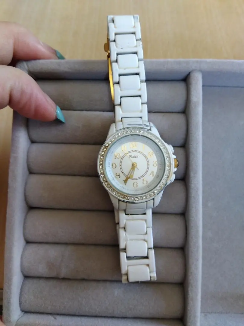 Thumbnail of White Women's Watch (No. 1)