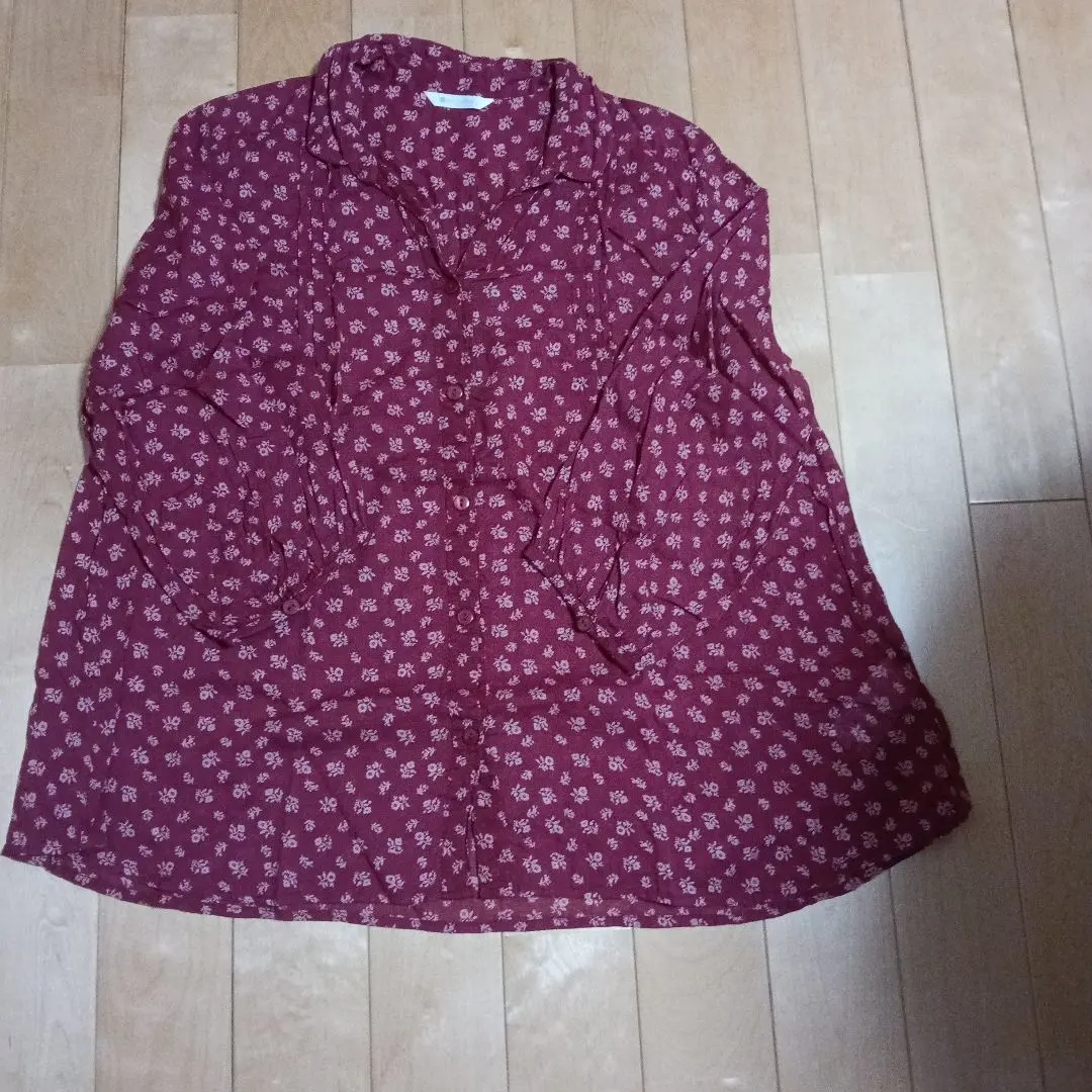 Thumbnail of Women's shirt, floral pattern
