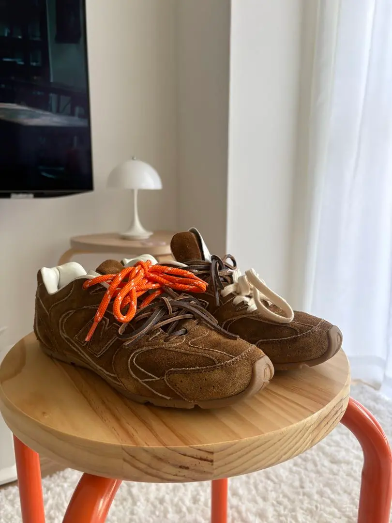 即日発送！NB x Miu Miu スエード スニーカー ブラウン 35.5 待望再入荷！NB×MiuMiu スエード スニーカー ブラウン 35.5