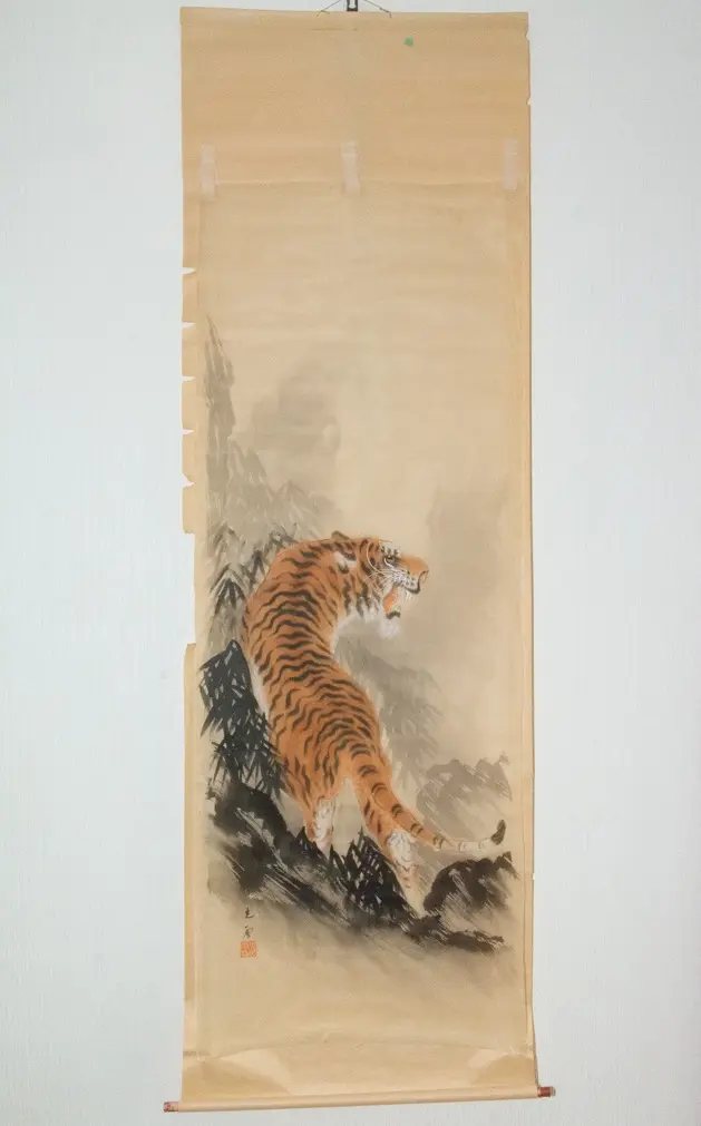 掛け軸 美峰 猛虎 猛虎之図 絹本 希少 軸装 茶道具 掛軸 美品 です。 2025年最新】猛虎之図の人気アイテム - メルカリ