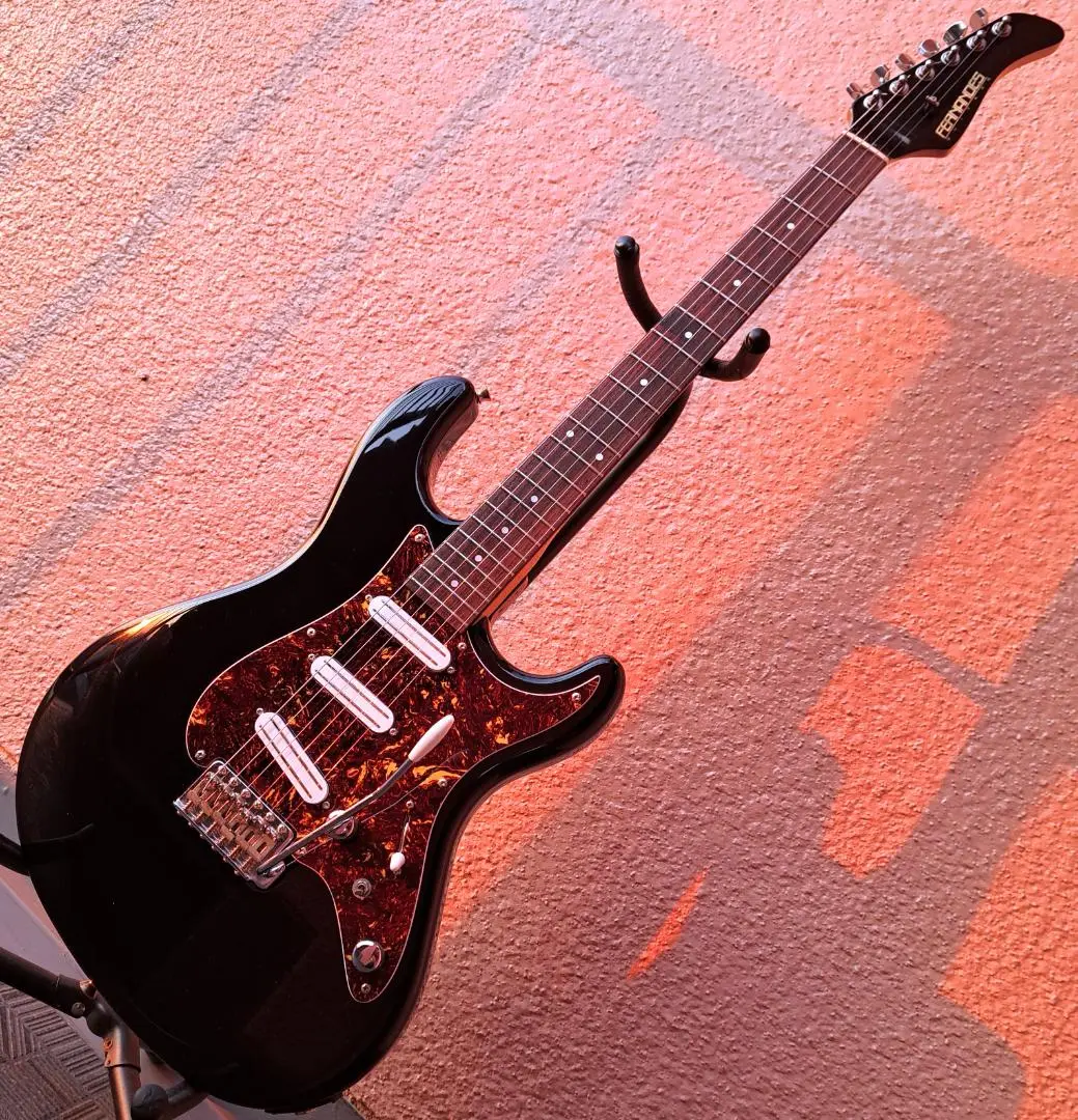 ZO-3BM(Brian May Red Specialモチーフ)ほぼ未使用品！