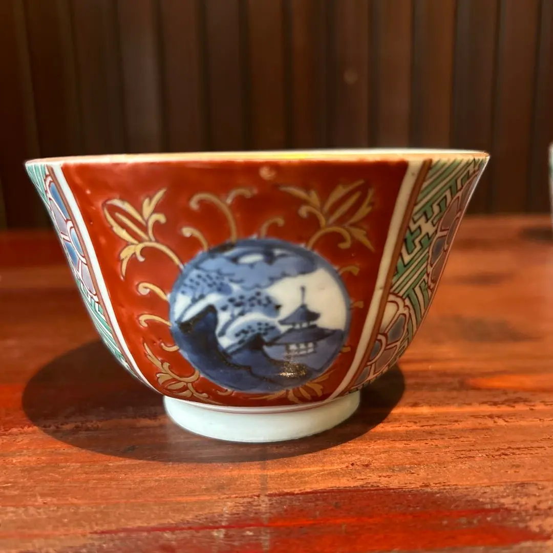 Thumbnail of Ko-Imari Nishikide, scalloped rim, small arm shape, mid-Edo period