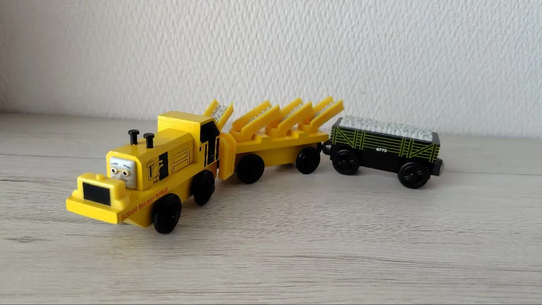 木製湯瑪士　道碴撒布車　多多島鐵路維修 的縮圖