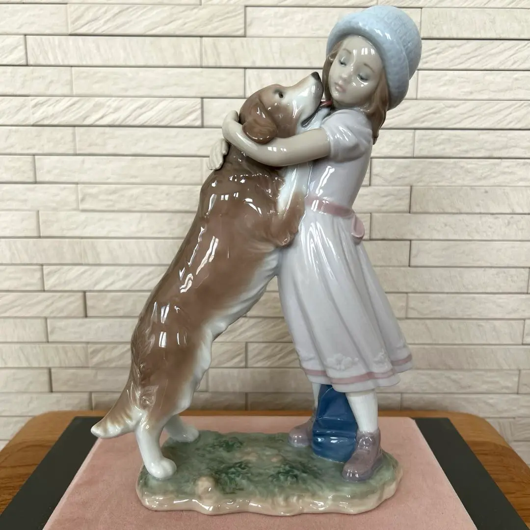 リヤドロ　子犬を抱く貴婦人　グレーの陶器製女性像人形 リヤドロ LLADRO 人形 置物 7612 子犬 絶版