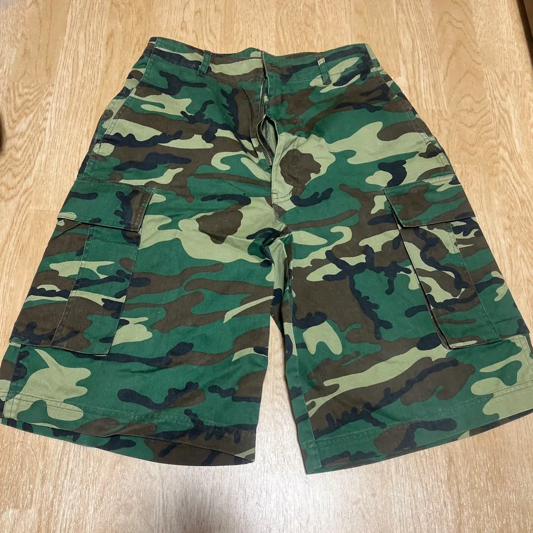 Thumbnail of Camouflage half pants