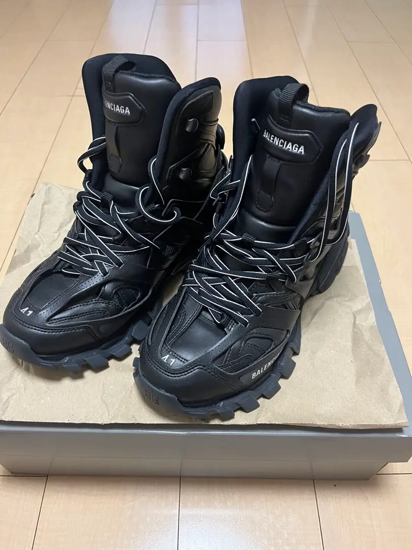 2025年最新】balenciaga track hikeの人気アイテム - メルカリ