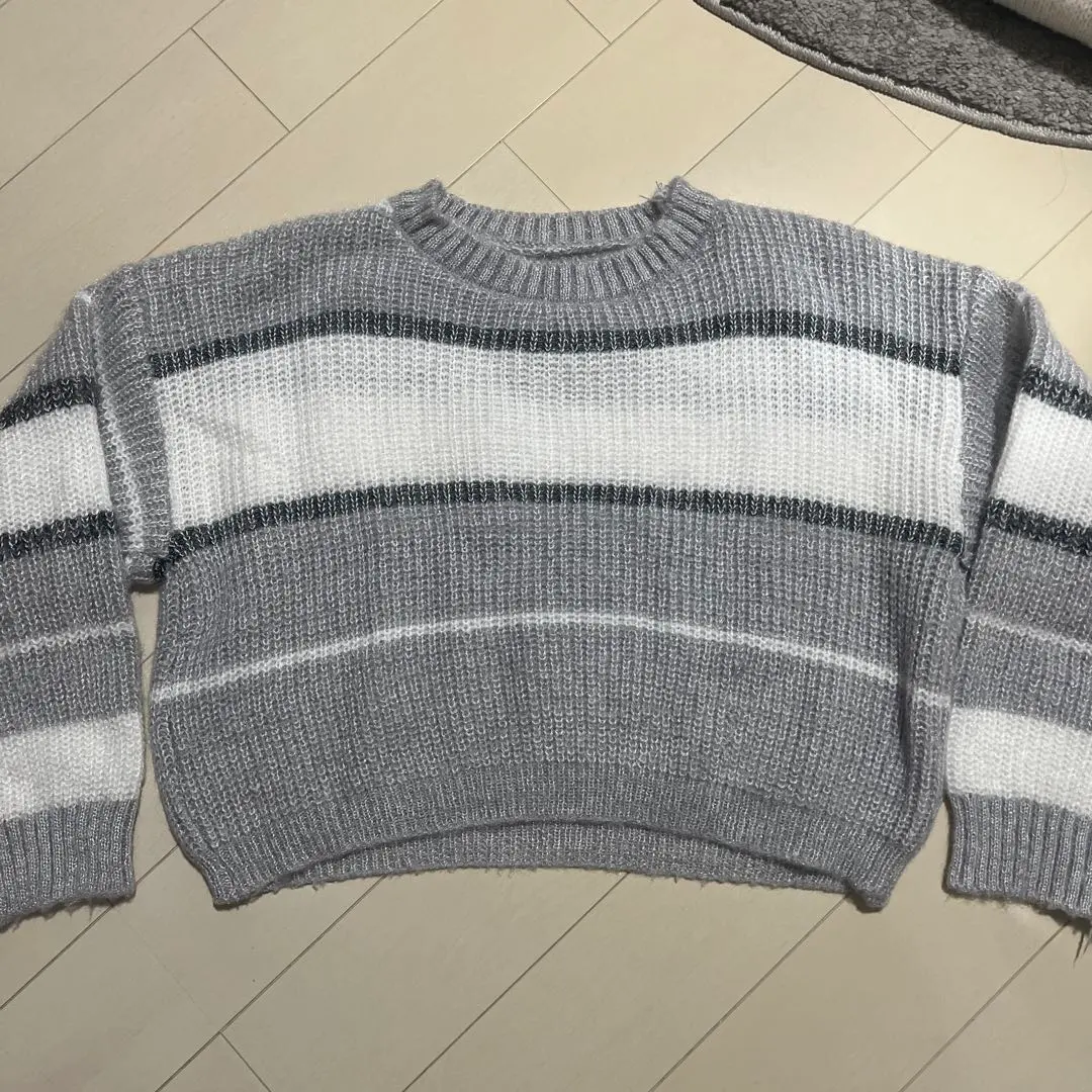 Thumbnail of Long-sleeved gray sweater