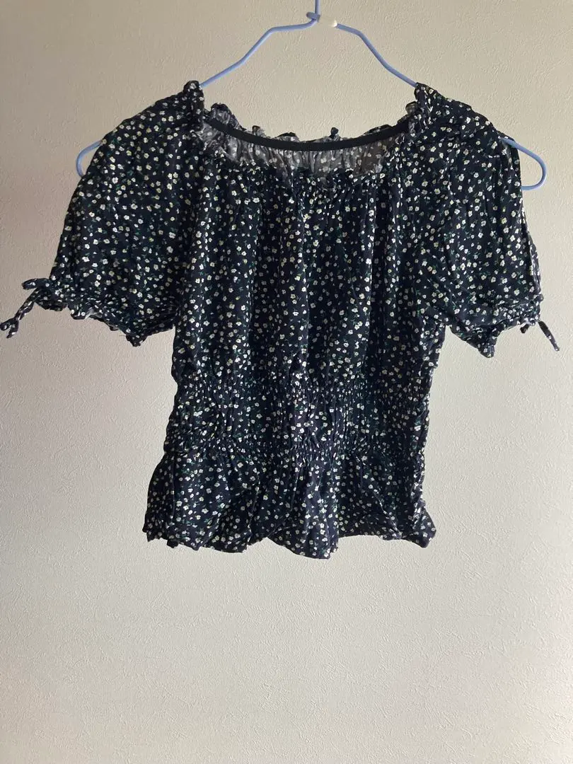 Thumbnail of GU floral short-sleeved cut-and-sew top, size 140