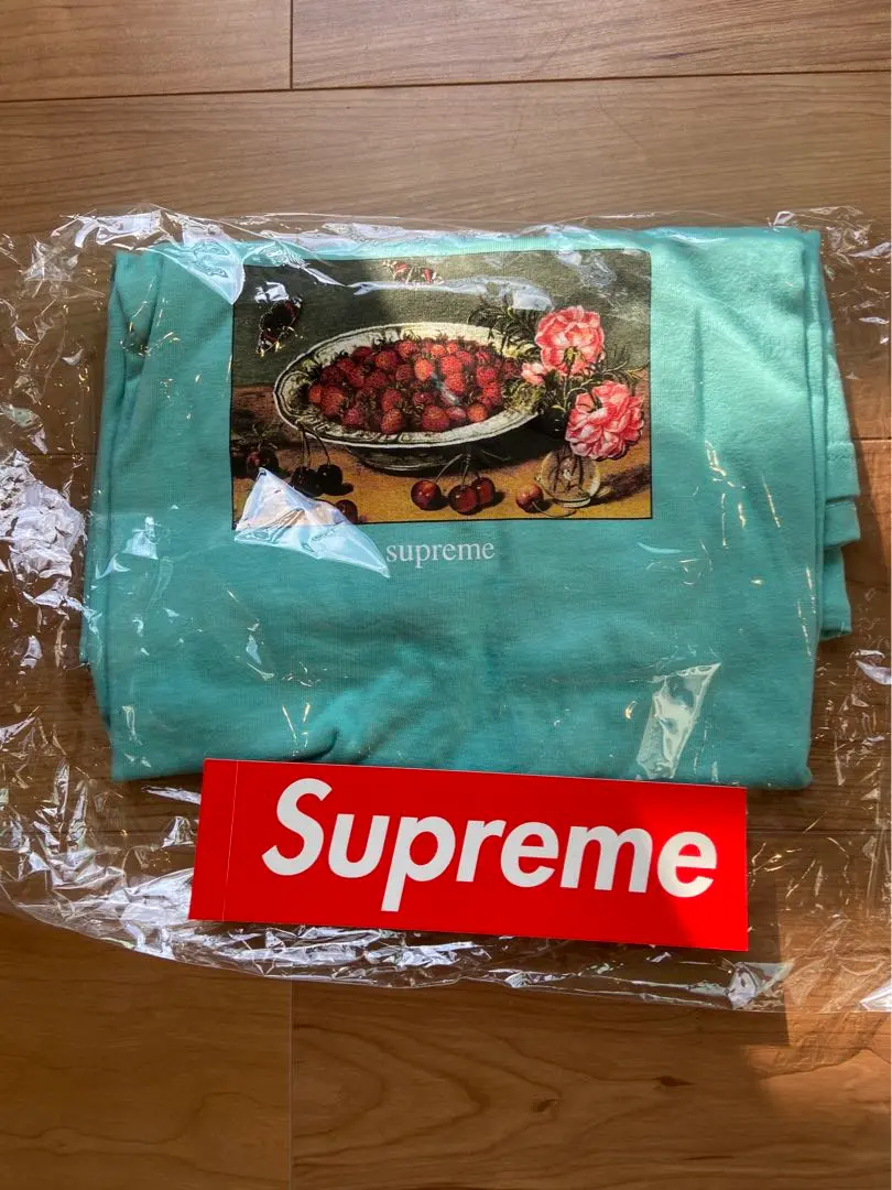 Supreme 23ss strawberry ストロベリー Supreme Strawberries Tee (SS23) - $40