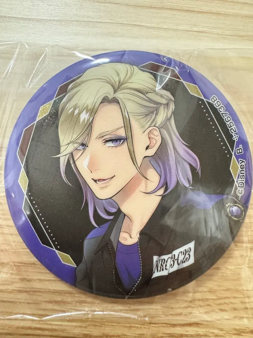 Thumbnail of Twisted Wonderland Vil Schoenheit Gym Uniform Can Badge