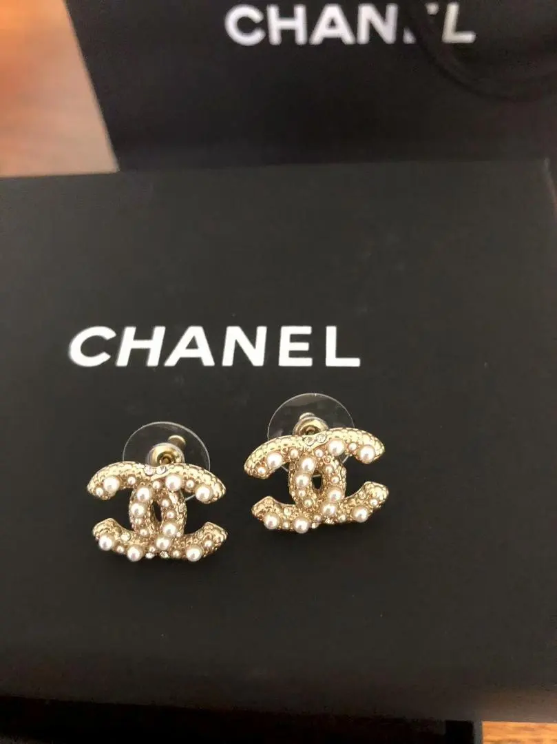 Thumbnail of CHANEL Pearl Embellished Gold Earrings