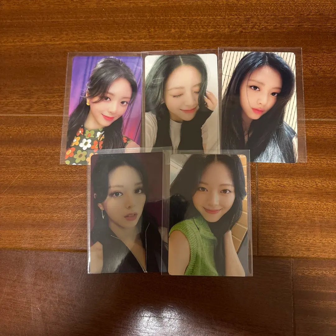 Thumbnail of ITZY No Bad Days Yuna photocard