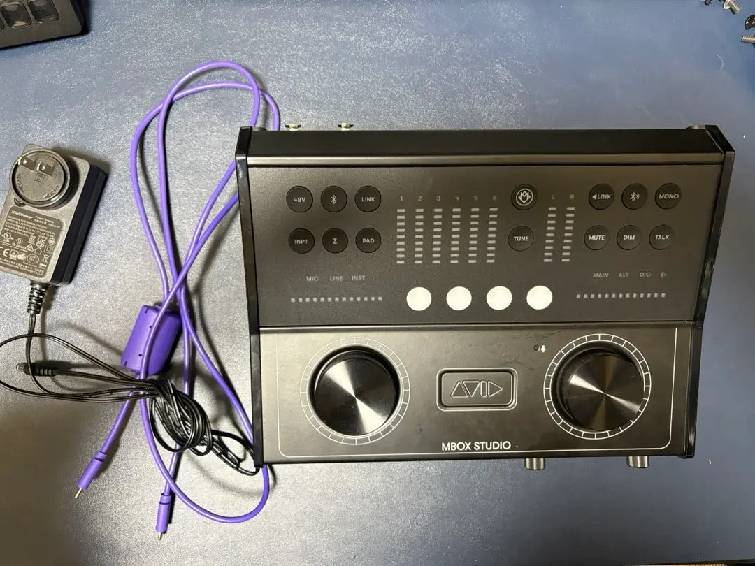 新品に近い Avid Mbox 4x4オーディオインターフェイス 動作確認済み MBox-Studio_5.jpg
