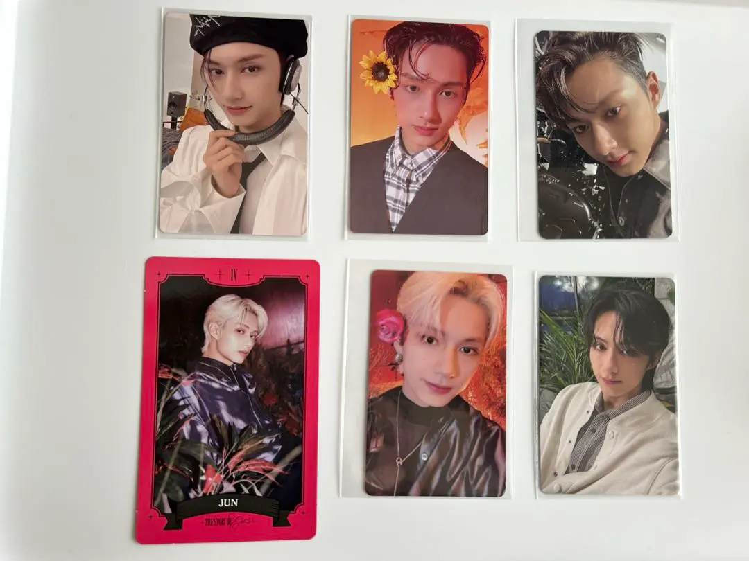 Thumbnail of Seventeen Jun trading card set