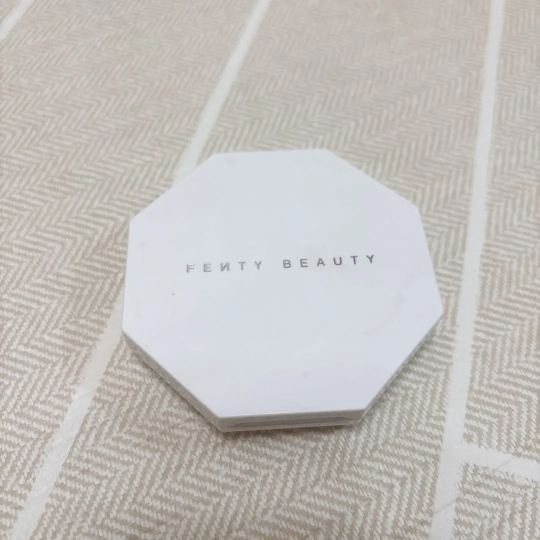 Thumbnail of Fenty Beauty eyeshadow palette, pink and orange