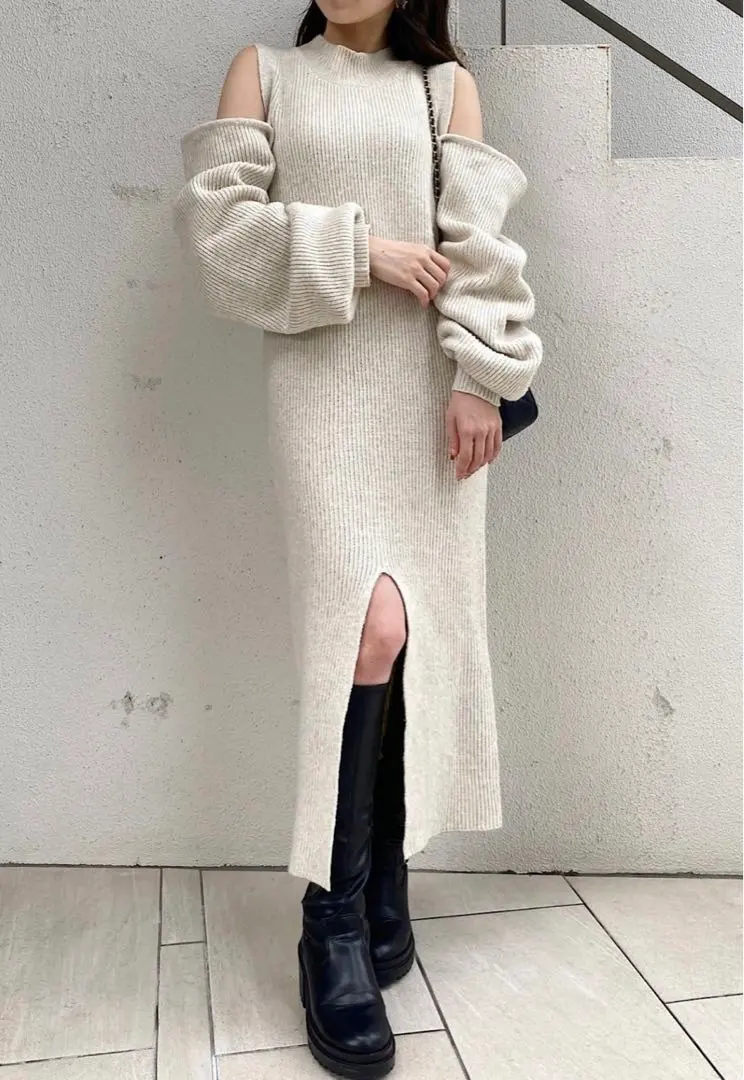 Thumbnail of Shoulder-baring high-neck tight long dress