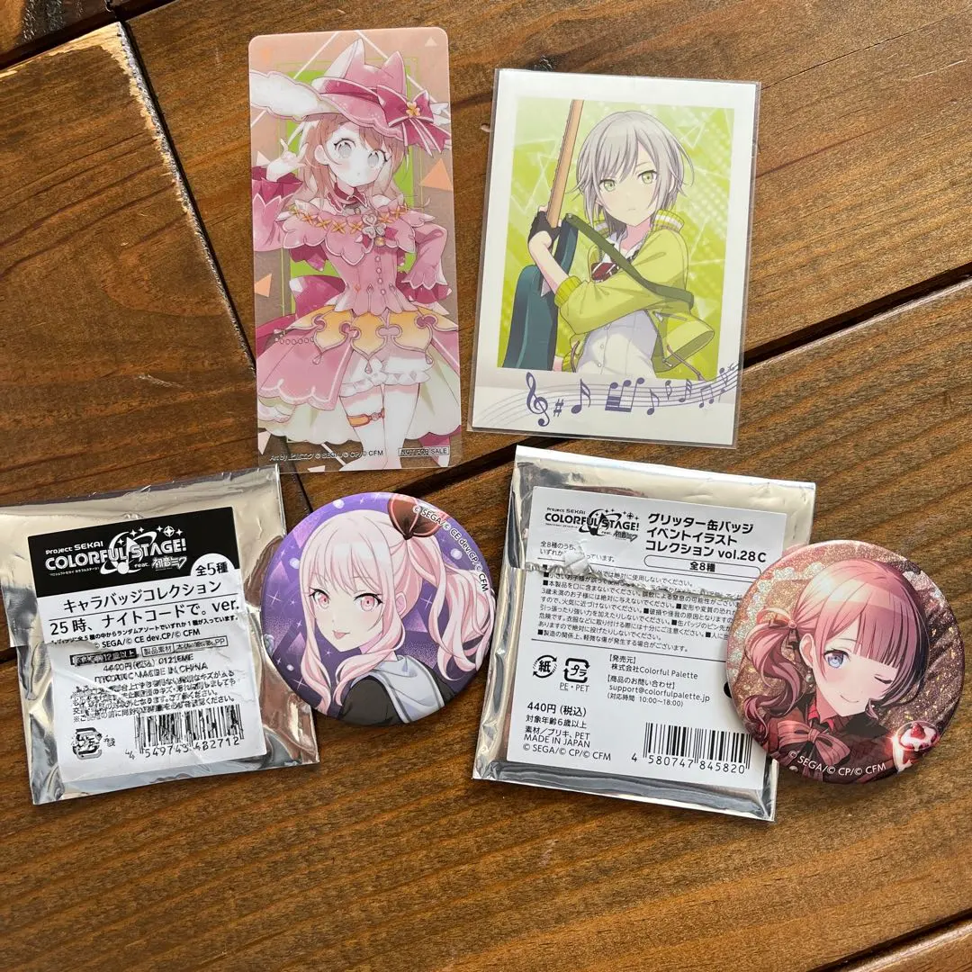 Thumbnail of Two Project Sekai cards and two tin badges