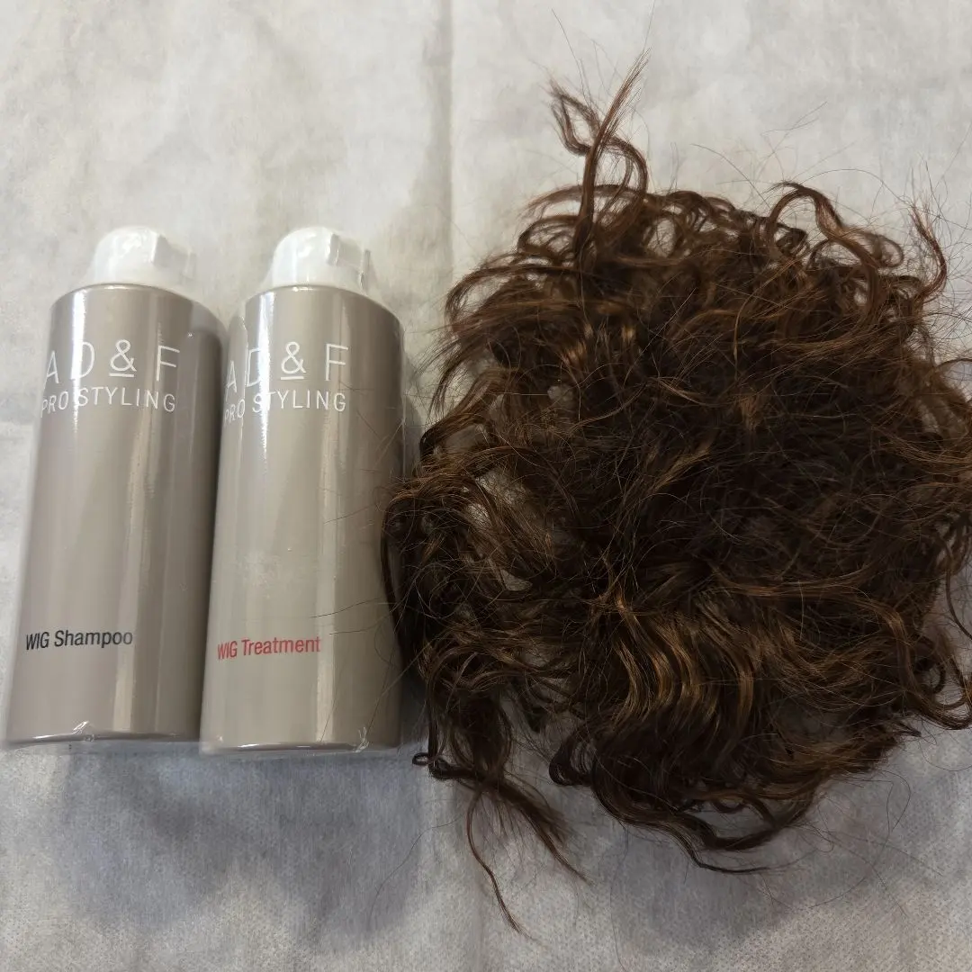 AD&F 附洗髮精・護髮素棕色捲髮假髮 的縮圖