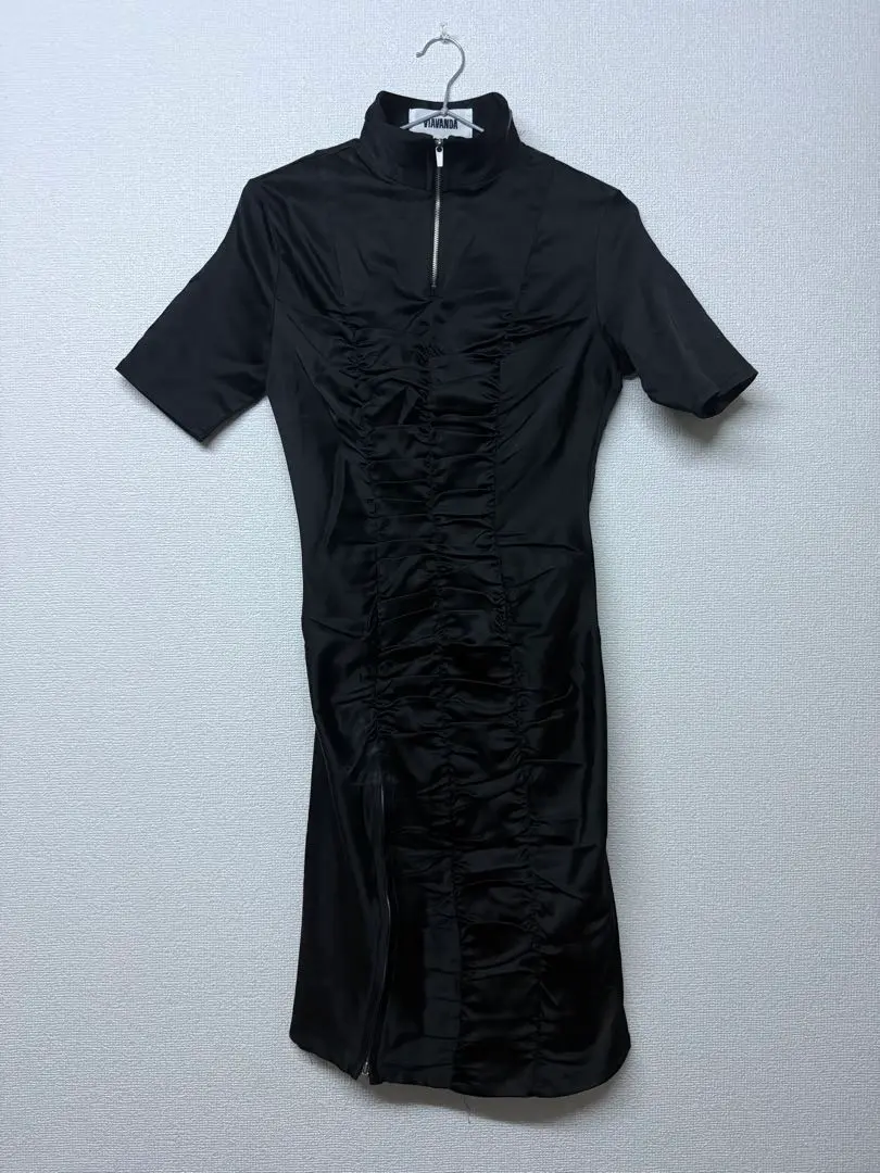 VIAVANDA ヴィアヴァンダ zip one-piece ワンピース 黒 VIAVANDA（ヴィアヴァンダ）の「Zip Onepiece（ワンピース