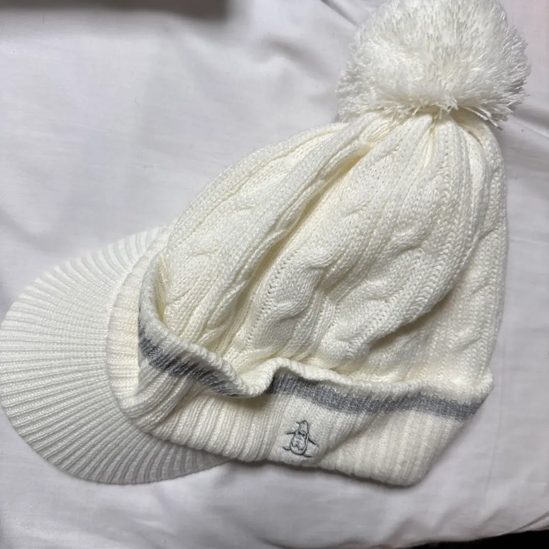 Thumbnail of Munsingwear Women's Golf Knit Cap, White