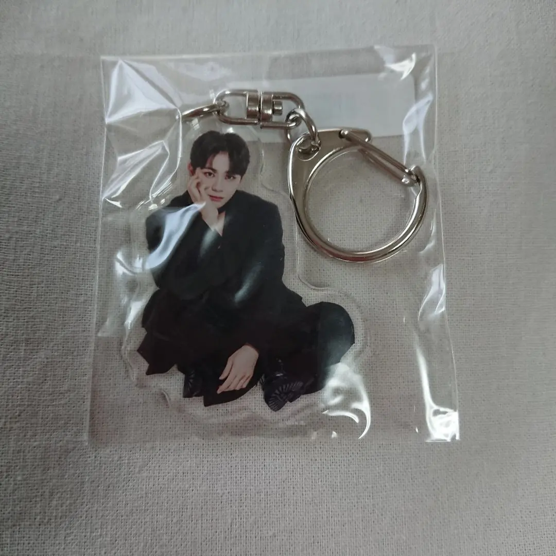 Thumbnail of ORβIT YOUNGHOON acrylic standee