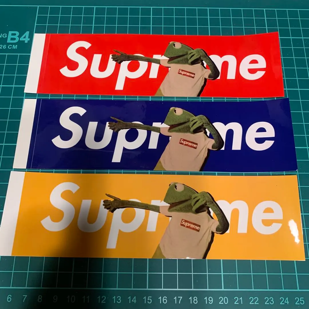 2025年最新】supreme カーミット ステッカーの人気アイテム