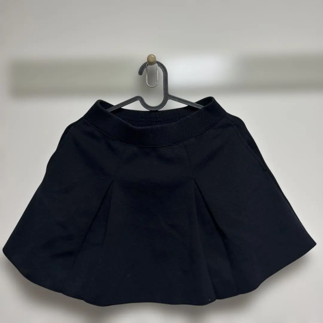 Thumbnail of UNIQLO Black Pleated Skirt 140