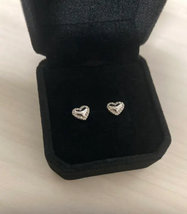 Thumbnail of K18WG Heart Earrings