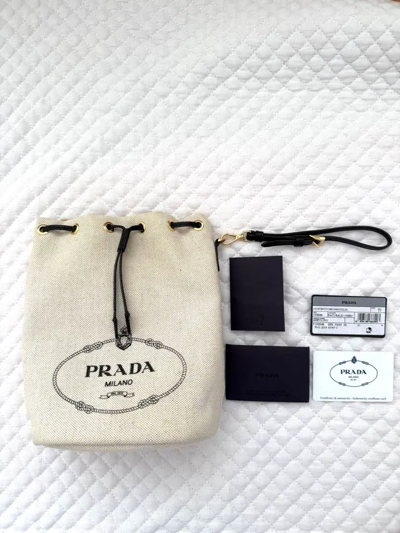 【未使用】PRADA ポーチ Amazon | PRADA(プラダ) ネックストラップ付ポーチ 財布