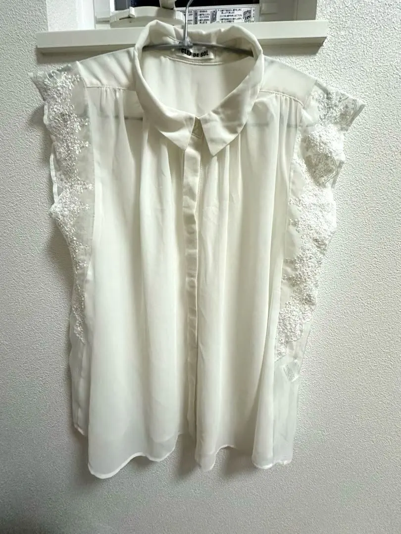 Thumbnail of CLEF DE SOL White Sleeveless Shirt