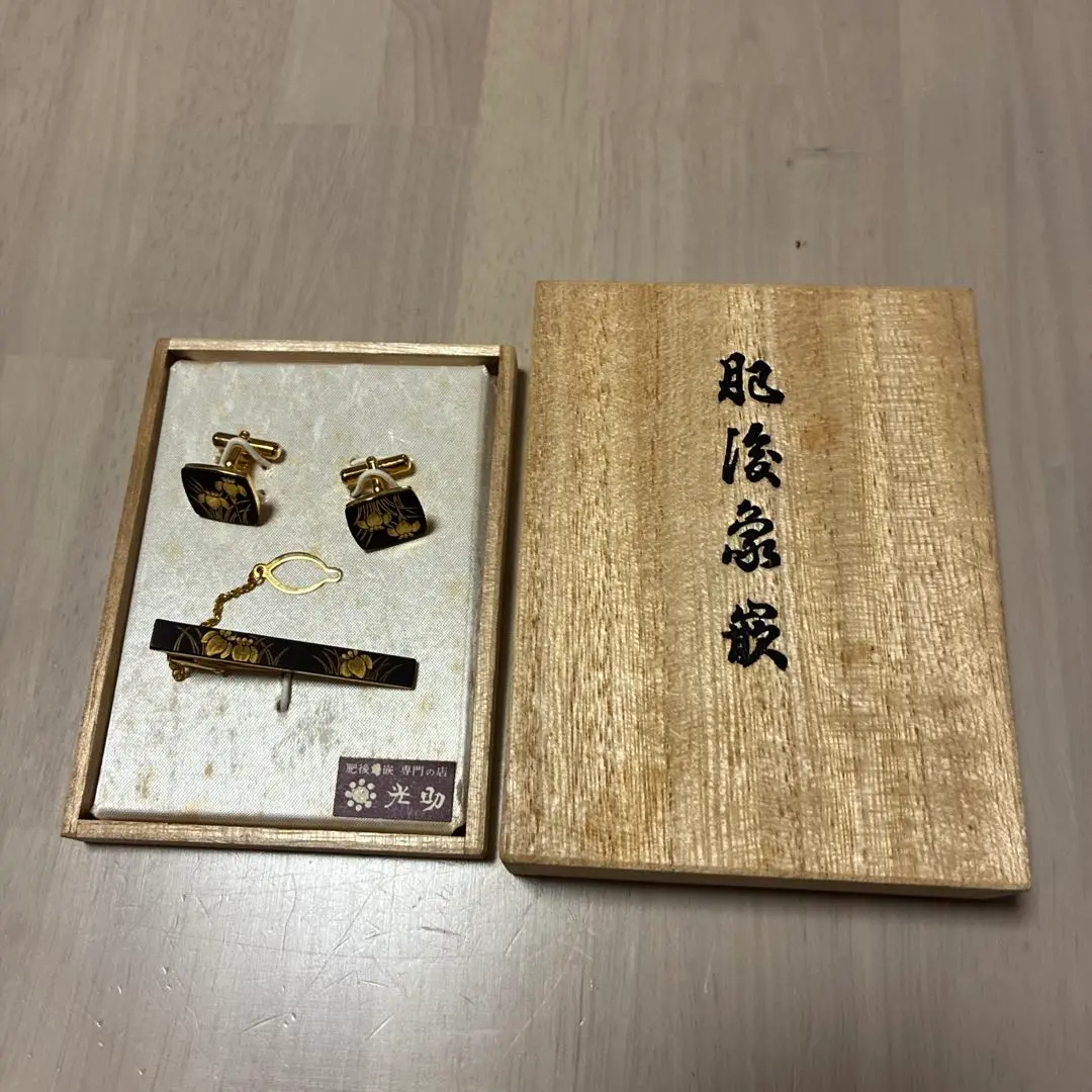 肥後象嵌 光助 菖蒲 日本の伝統工芸 ネクタイピン 定価11000円 ネクタイピン(菖蒲) – 肥後象嵌 光助