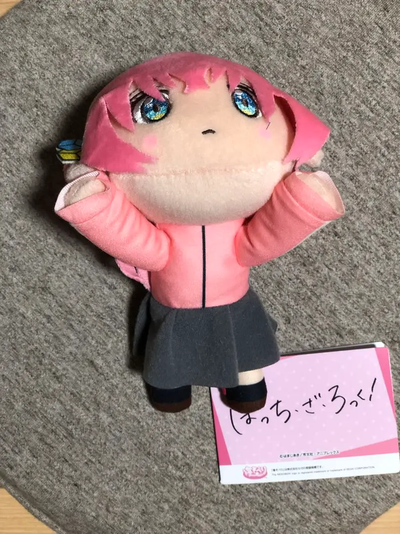✳ぼっち・ざ・ろっく！  寝そべりモアプラスぬいぐるみ 泣き顔✳ TVアニメ『ぼっち・ざ・ろっく！』から「ぼっちちゃん」がセガの