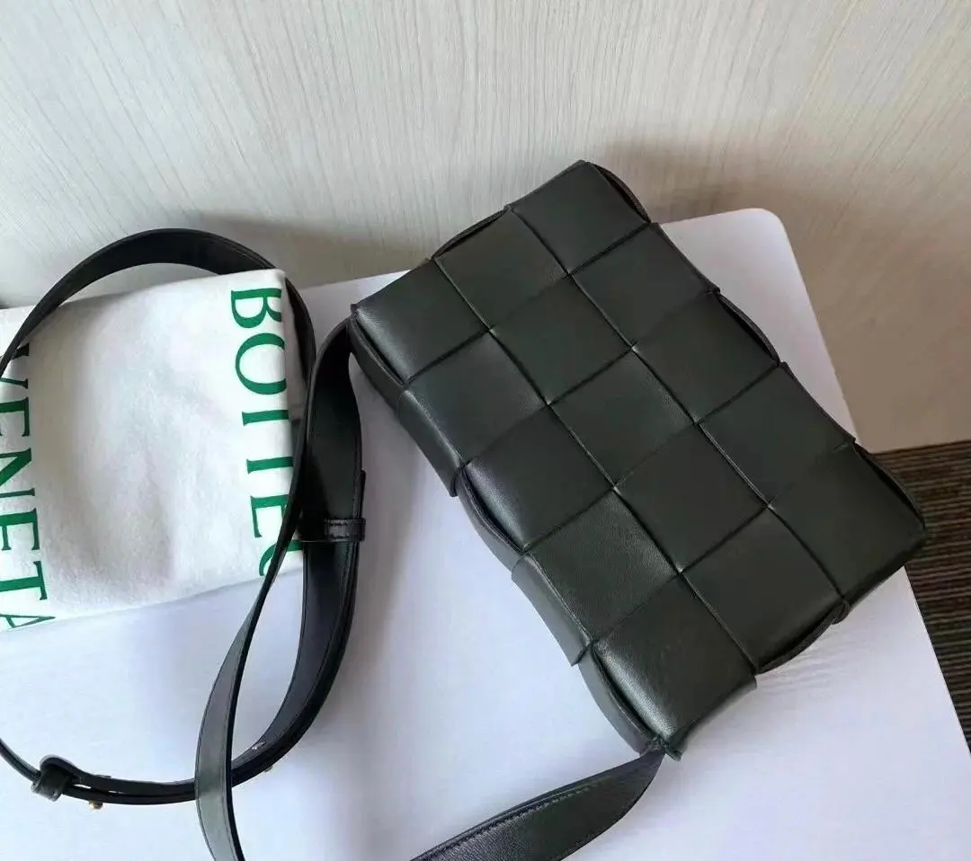 BOTTEGA VENETA 黒 レザー かごバッグ BOTTEGA VENETA 黒 レザー かごバッグ 2025年最新】Bottega