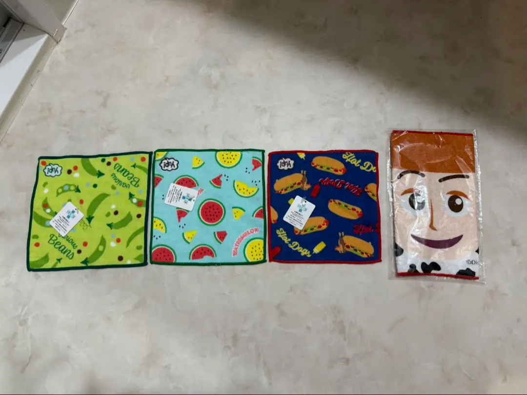 Thumbnail of Character towel set, set of 4