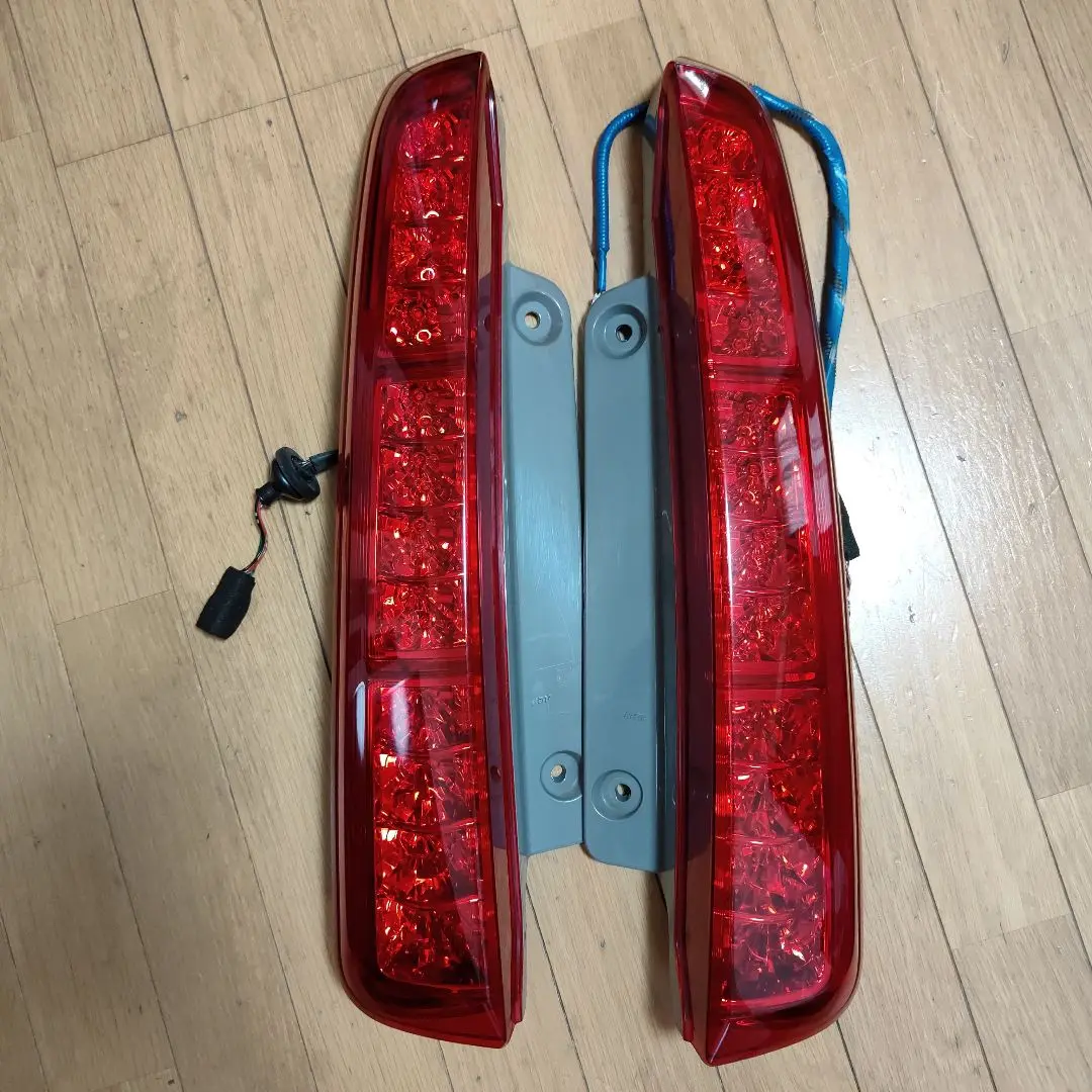 【希少】アイシス純正LED加工ロアテールランプ 2025年最新】アイシス純正テールランプの人気アイテム - メルカリ